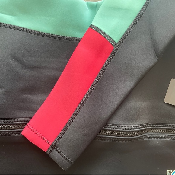 Women’s 1.5mm Color Block Wetsuit - Small - Picture 7 of 11
